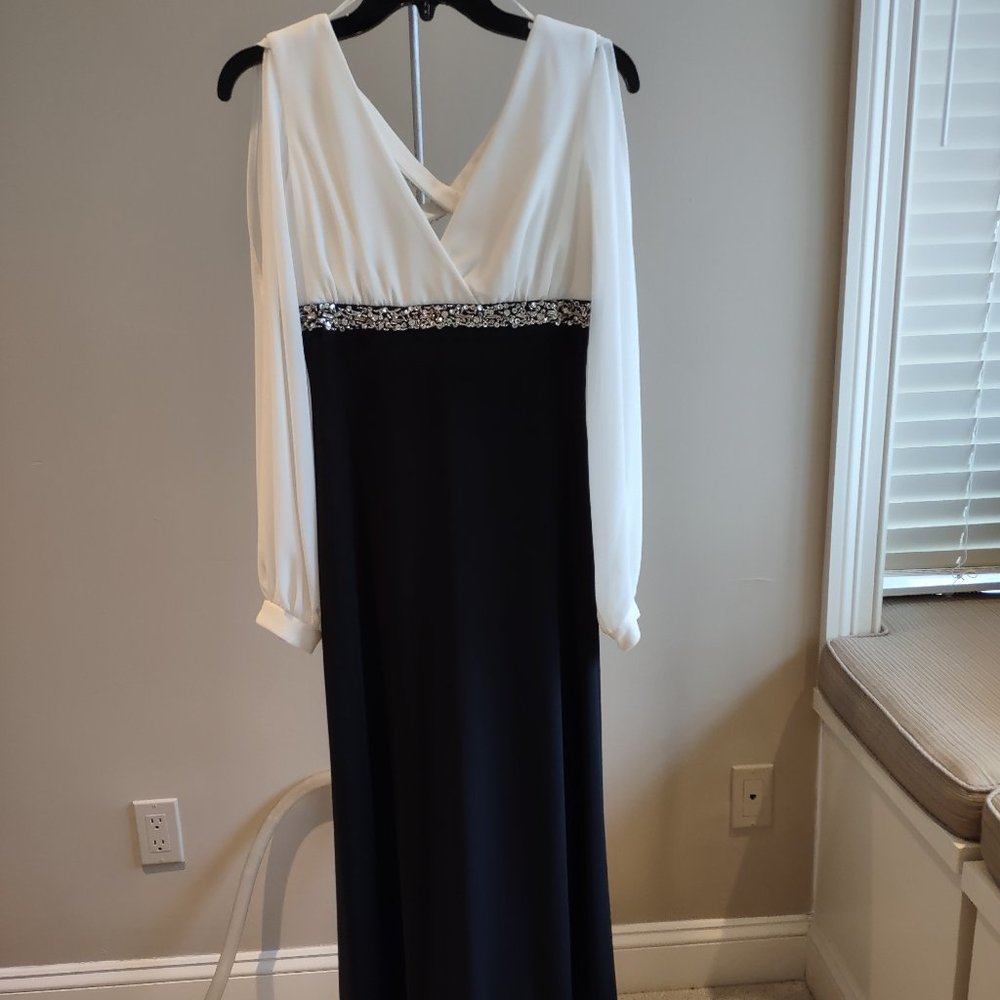 Betsy Adam Beaded Black & Winter White Dress Size 4 Excellent Condition